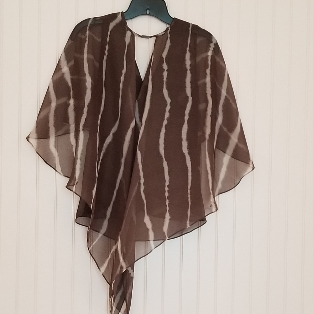 Halston Heritage flowey high low taupe animal top